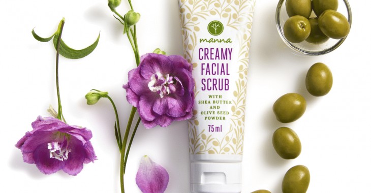 Peeling w opakowaniu z wyłowionych odpadów z oceanu Peeling w opakowaniu z wyłowionych odpadów z oceanu