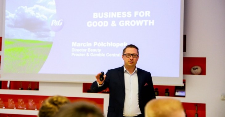 Liderzy przyszłości uczyli się zarządzać globalną firmą na P&G CEO Challenge Liderzy przyszłości uczyli się zarządzać globalną firmą na P&G CEO Challenge