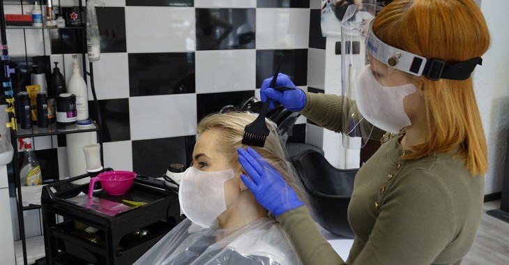 Samoprzylepna maseczka ochronna MASTICK – dla salonów fryzjerskich, kosmetycznych i gabinetów rehabilitacyjnych