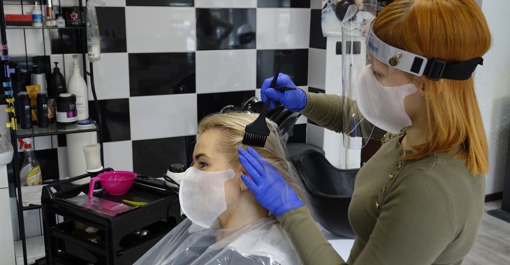 Samoprzylepna maseczka ochronna MASTICK – dla salonów fryzjerskich, kosmetycznych i gabinetów rehabilitacyjnych Samoprzylepna maseczka ochronna MASTICK – dla salonów fryzjerskich, kosmetycznych i gabinetów rehabilitacyjnych
